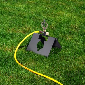 Relaxdays Rasensprenger Eisen Messing Schwarz Gold Verstellbar 33,5 cm x 25 cm x 28,5 cm 1,2 kg