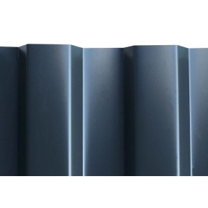 Detailaufnahme: Anthrazitfarbene Aluminium-Dachplatten mit Trapezprofil für Skan Holz Carport.
