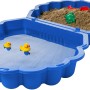 Blaue SwingKing Sandmuschel, geöffnet mit Sand, Wasser und Spielzeug