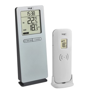 TFA Funk-Thermometer Logoneo mit Außensender in Silber zeigt Innen- und Außentemperatur an.