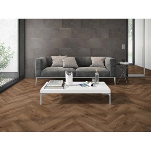 Wohnraum mit Classen Ville Laminat Burriana Oak im Fischgrätmuster verlegt.