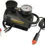 Schwarzer Kompressor mit Manometer, 18 bar, Zigarettenanzünder-Anschluss und Adaptern für Autoreparatur.