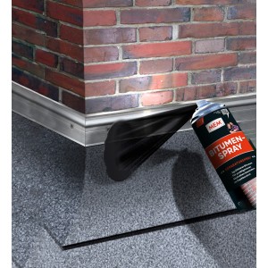 MEM Bitumen-Spray 500ml in Anwendung: Bitumen Abdichtung an Mauerwerk im Innenbereich.
