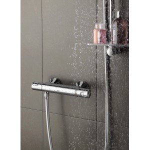 Grohe QuickFix Thermostat-Duschbatterie Precision Start Chrom mit Wasserstrahl.