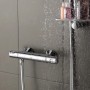 Grohe QuickFix Thermostat-Duschbatterie Precision Start Chrom mit Wasserstrahl.
