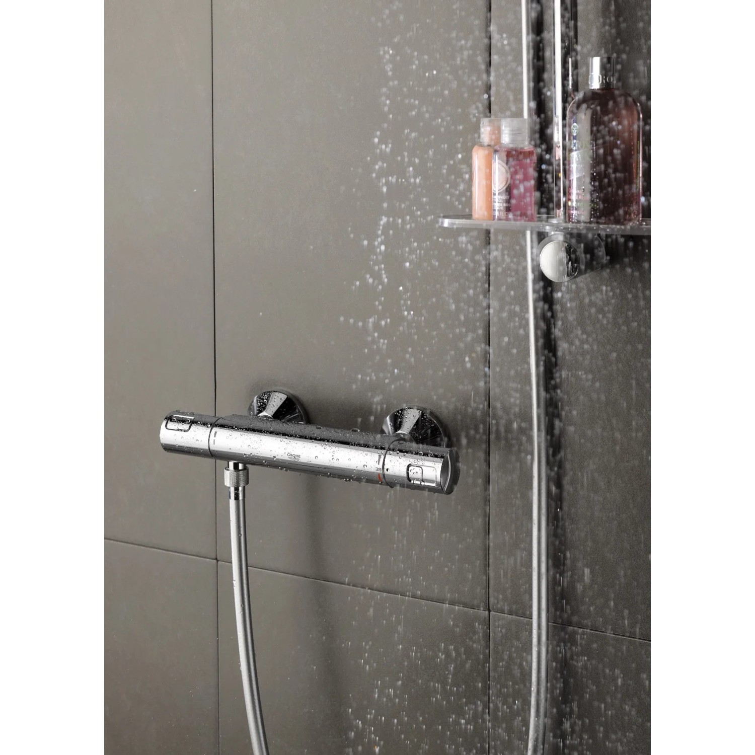 Grohe QuickFix Thermostat-Duschbatterie Precision Start Chrom mit Wasserstrahl.