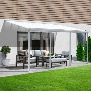 Weiße Home Deluxe Terrassenüberdachung Solis aus Alu mit Polycarbonatplatten.