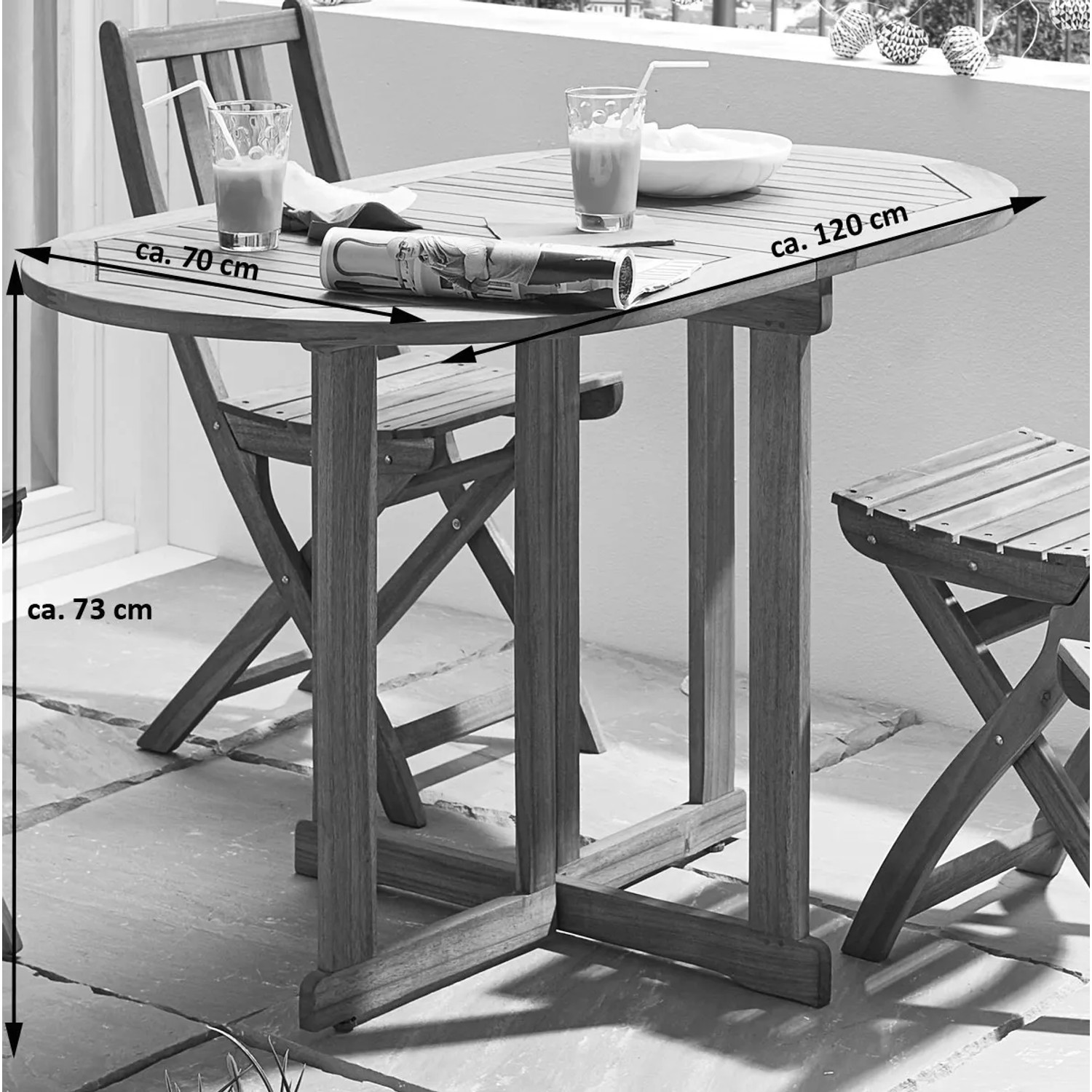 Klappbarer Gartentisch Pedro aus Akazie, 120x70 cm, ideal für kleine Balkone und Terrassen.