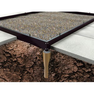 Detailaufnahme des schwarzen Fundamentrahmens für Halls Universal Gewächshaus 128 (9,9 m²).