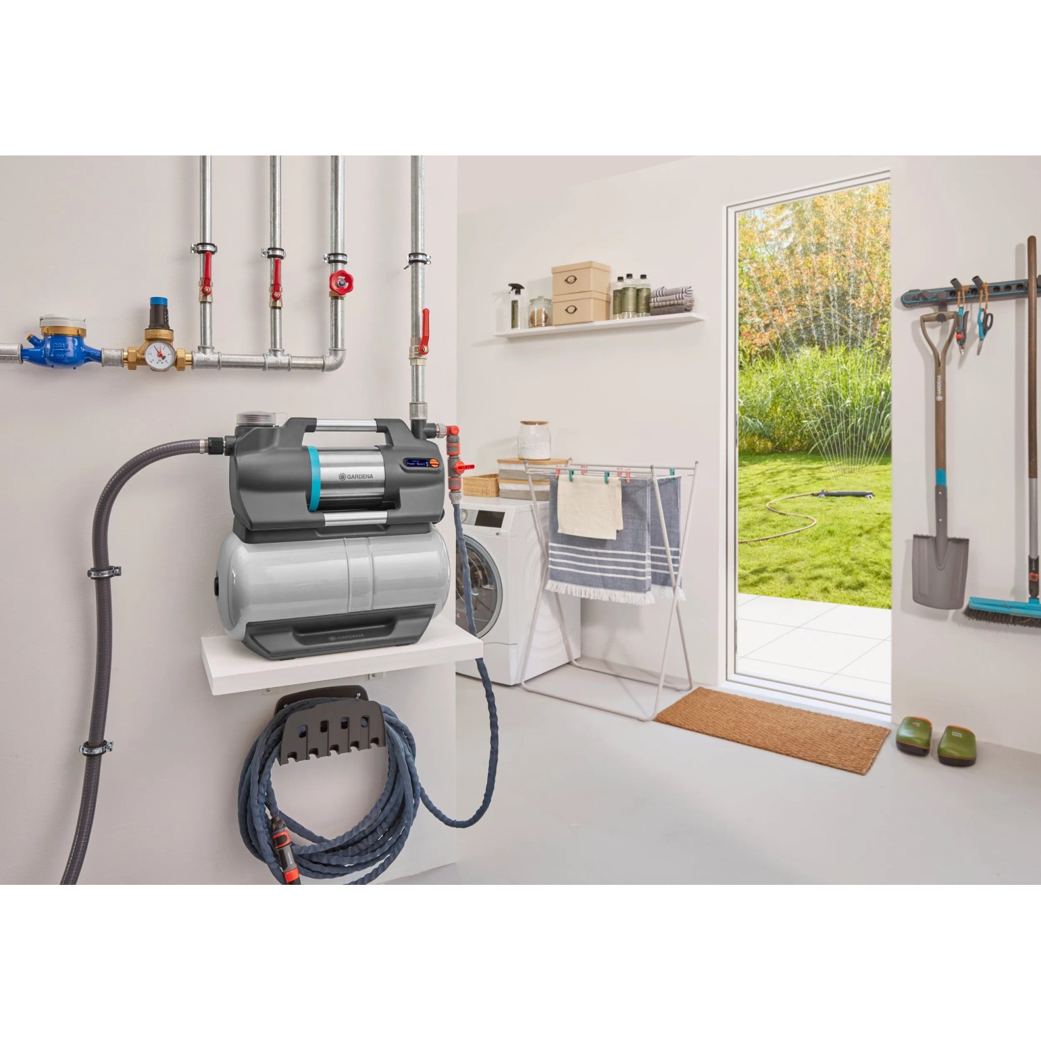 Gardena Hauswasserwerk 6300 SilentComfort mit LC-Display und Bluetooth im Hauswirtschaftsraum.