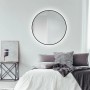 Runder DSK Design LED-Lichtspiegel Silver Globo, Ø 100 cm, mit schwarzem Rahmen im Schlafzimmer.
