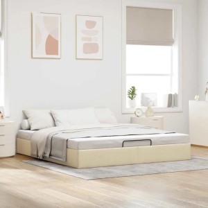 Cremefarbenes Ottoman-Bett aus Stoff, 160x200 cm, mit integriertem Stauraum und Hebemechanismus im Schlafzimmer.