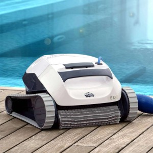 Maytronics Dolphin E10 Poolroboter zur automatischen Beckenreinigung.