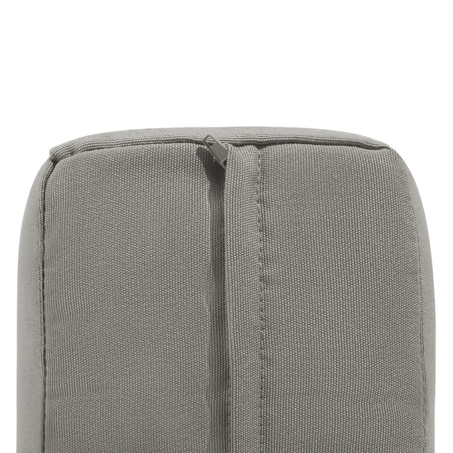 Detailaufnahme: Graues Sitzkissen mit Reißverschluss für Beliani Gartenstuhl.