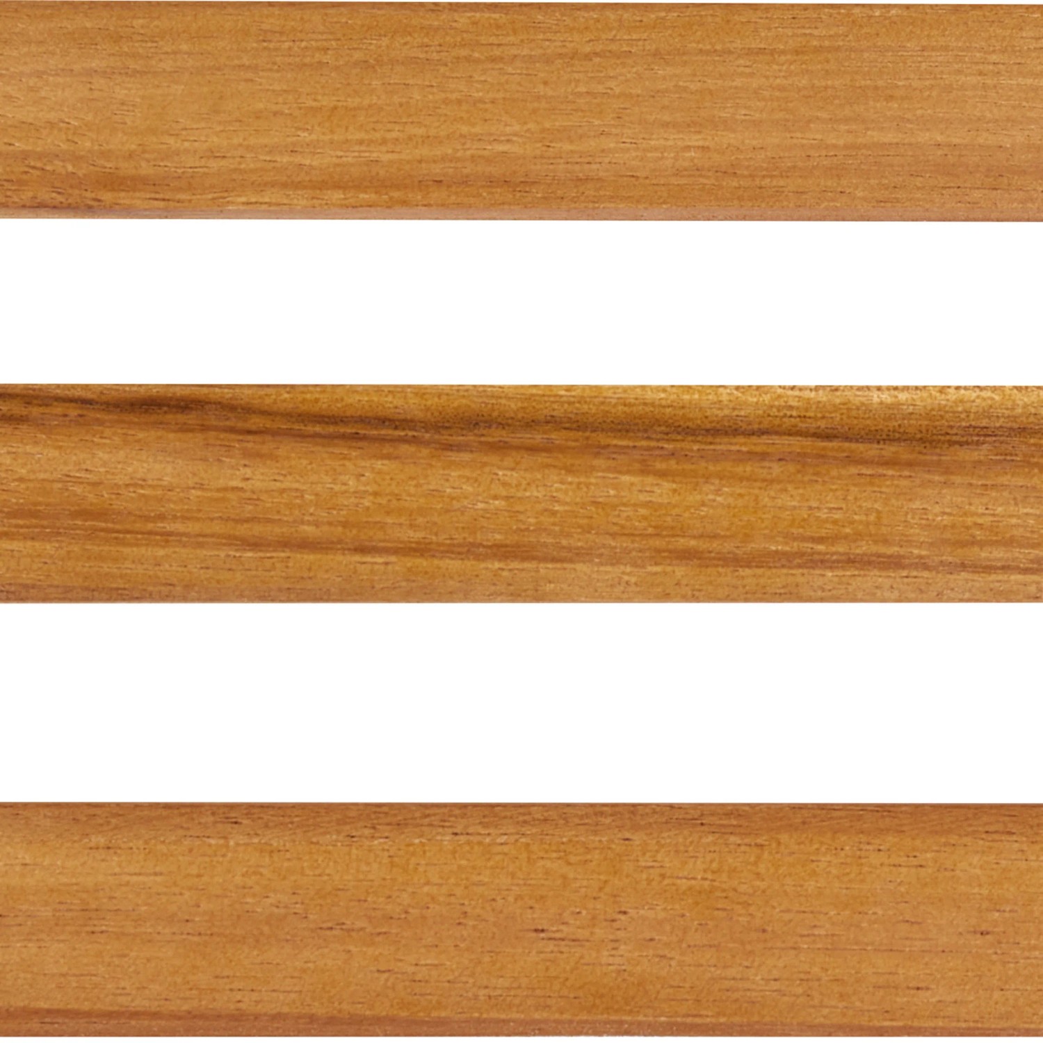 Detailaufnahme: Heller Holzfarbton der Beliani Gartenstühle (3er Set).