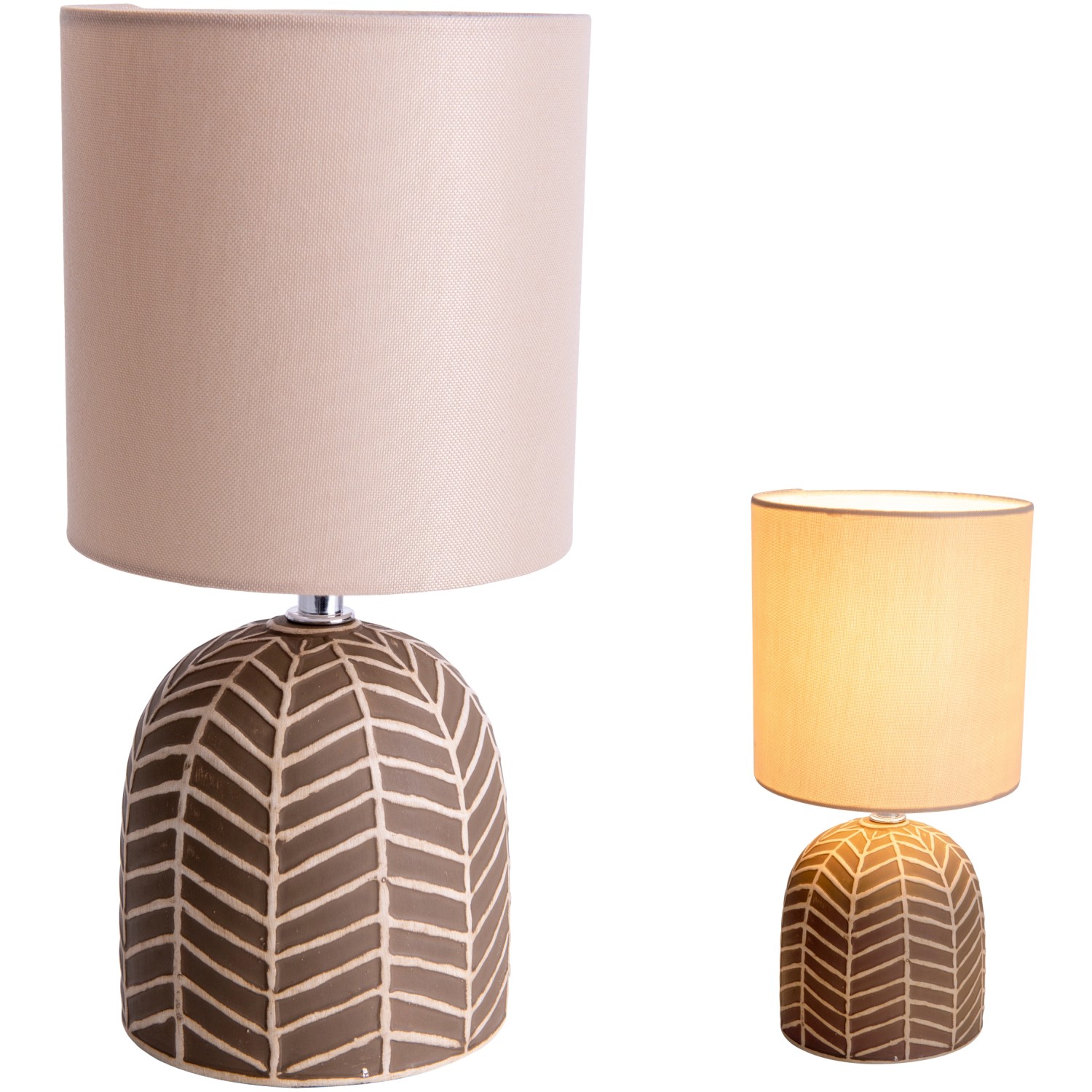 Näve Tischleuchte Folio, braune Keramik mit Muster und beigem Schirm.