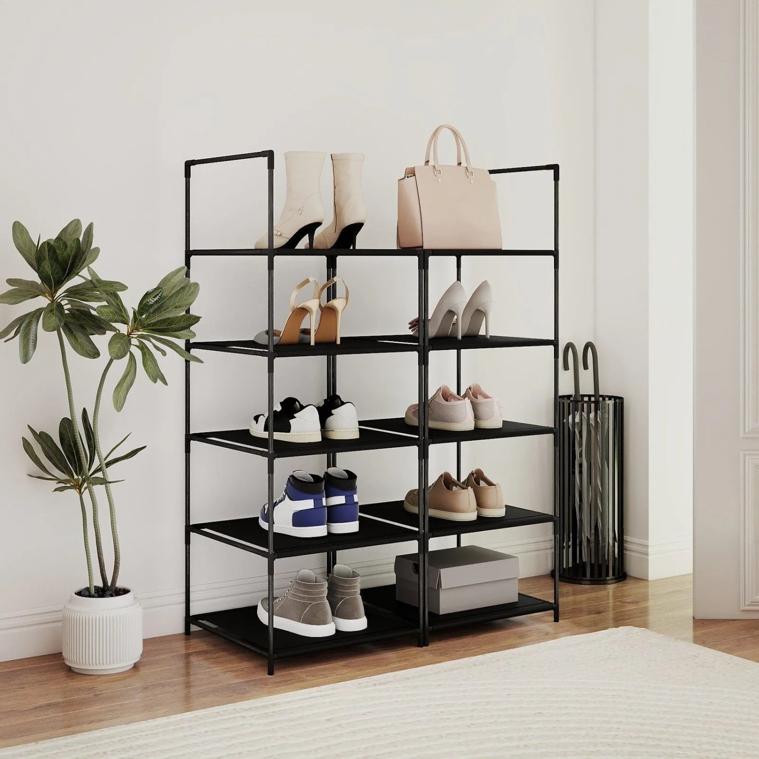 Schwarzes Sekey Schuhregal mit 10 Vliesstoff-Ebenen für 10-20 Paar Schuhe. Platzsparender Schuhständer aus Metall.