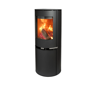 Schwarzer Aduro 9.8 Kaminofen aus Stahl, 8 kW, mit Automatik und brennendem Holz.