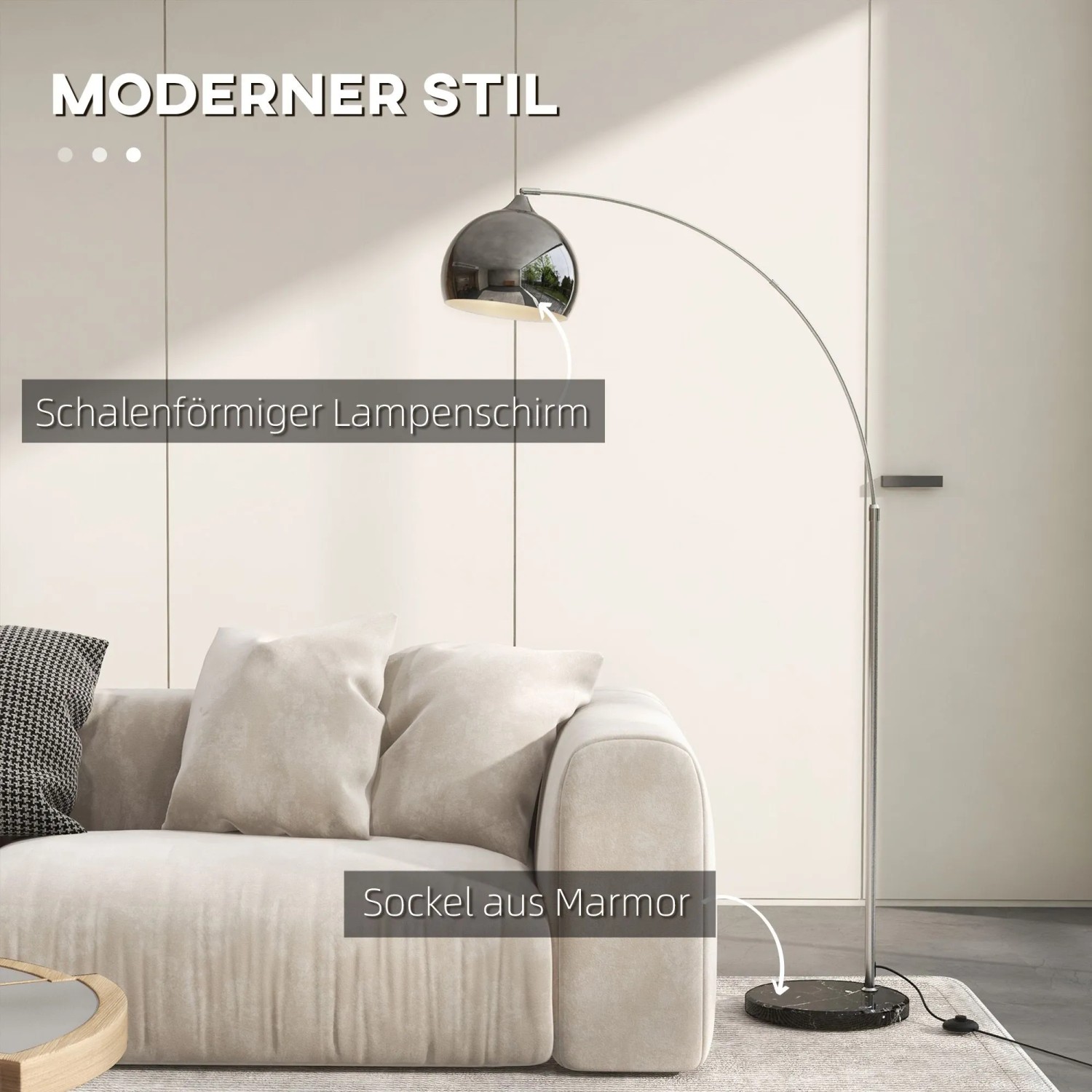 Moderne HOMCOM Bogen-Stehlampe, silber, höhenverstellbar, mit schalenförmigem Schirm und Marmorsockel im Wohnzimmer.