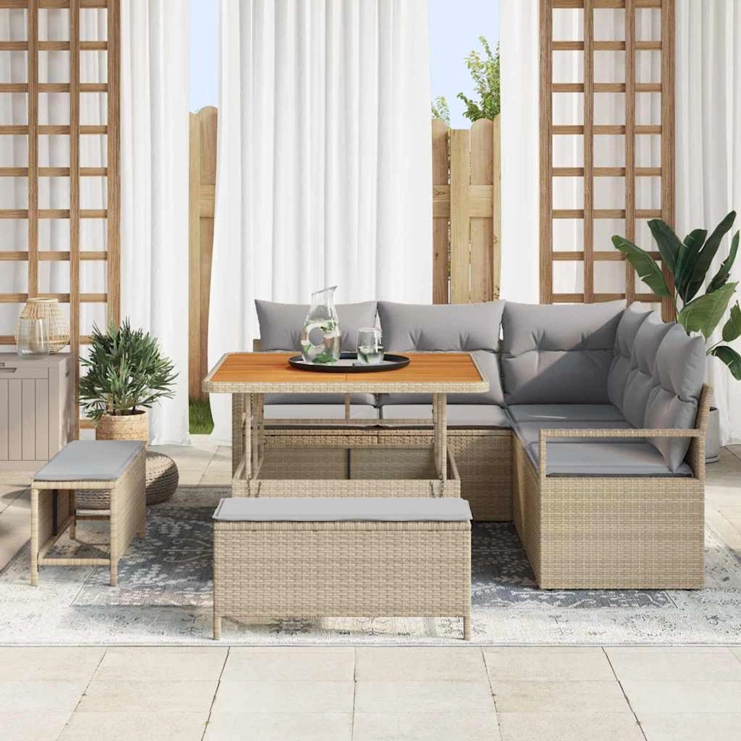 Beiges 8-teiliges vidaXL Garten-Sofa-Set aus Poly Rattan mit Tisch, Ecksofa, Hockern und Kissen.