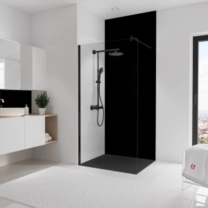 Schulte Duschrückwand DecoDesign Softtouch Mattschwarz, 255x150cm im Badezimmer.