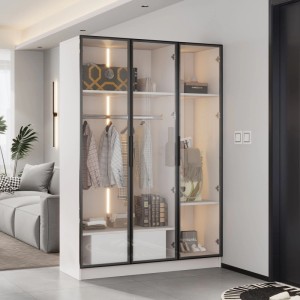 Weißer Kleiderschrank mit drei Glastüren, schwarzem Rahmen und integrierter LED-Beleuchtung für Schlafzimmer.