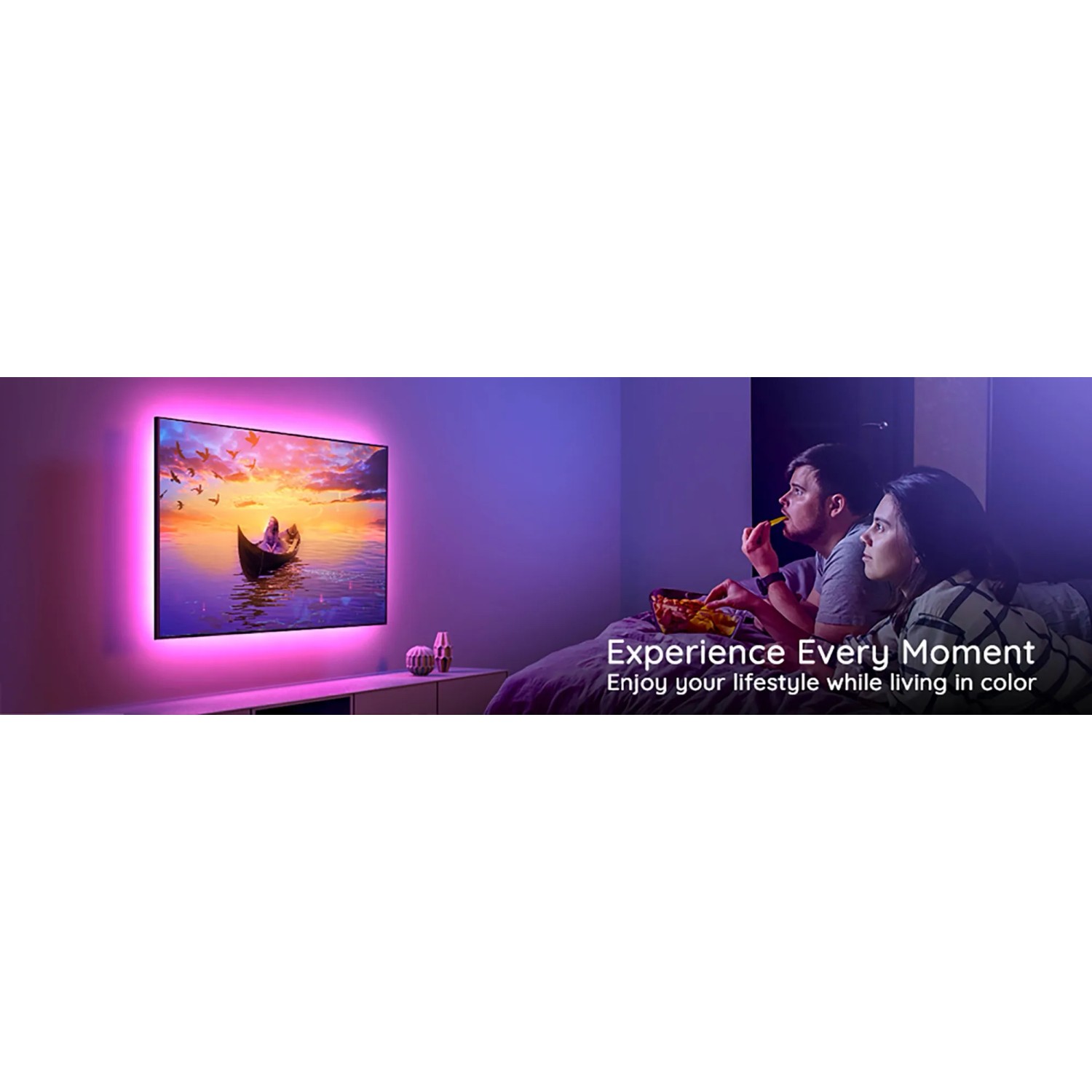 Govee TV-LED-Hintergrundbeleuchtung H6179 mit RGB-Farben und Paar beim Fernsehen.