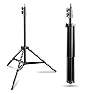 Schwarzes Walimex Pro Air 200 Lampenstativ 2er Set, eines ausgefahren (200cm), eines zusammengeklappt. Aluminium Lichtstativ.