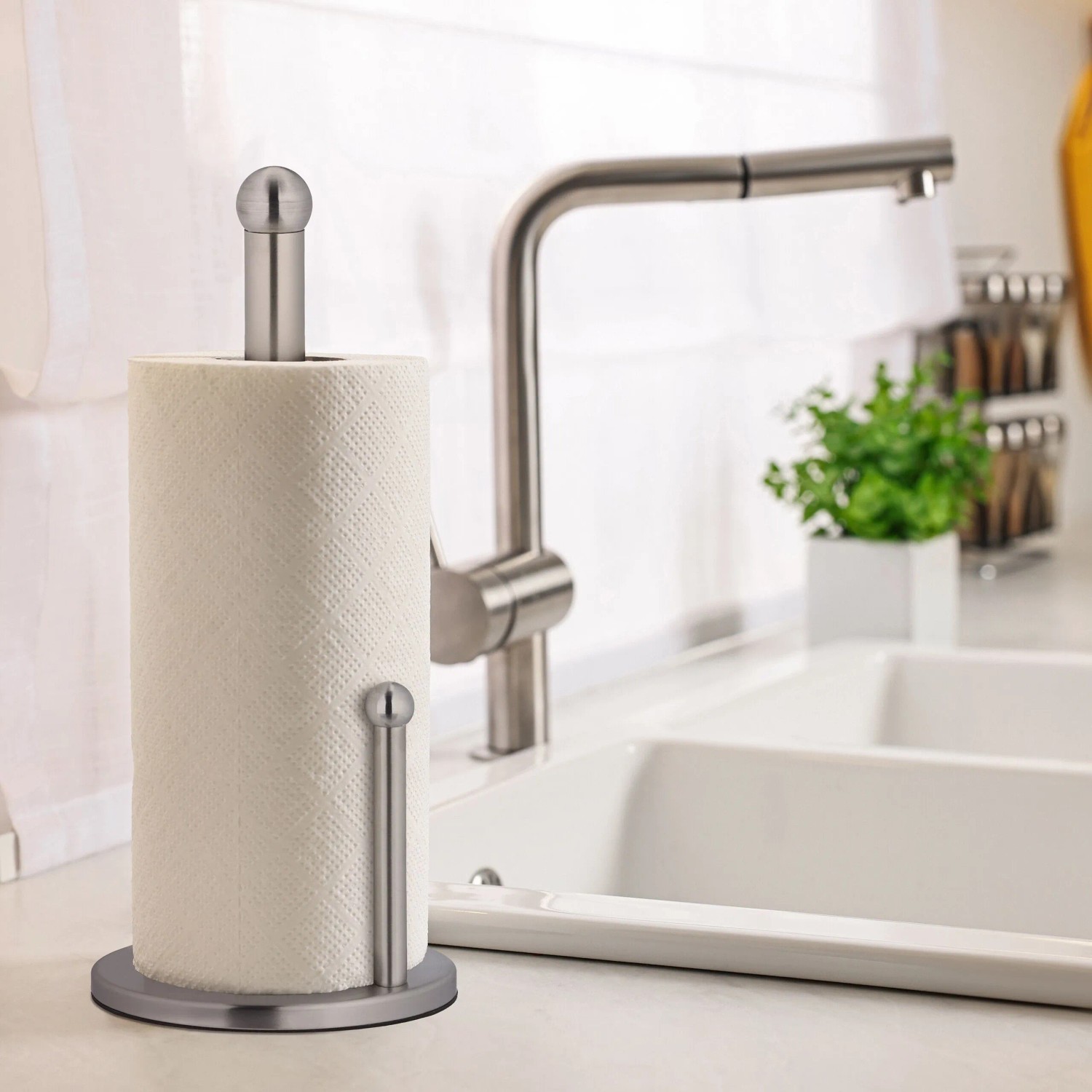 Silberner Küchenrollenhalter aus Edelstahl mit Abrollstopp, 35 cm hoch.
