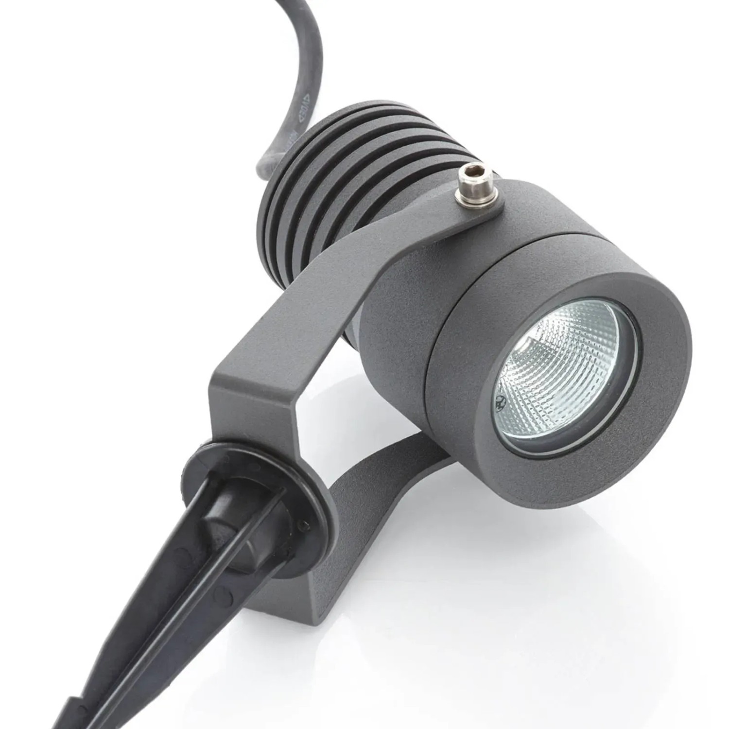 Moderner Lucande LED-Außenstrahler Jon aus Aluminium mit Erdspieß für Garten & Terrasse, schwenkbar.