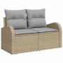 Beiges 2-Sitzer Gartensofa aus Rattan mit grauen Kissen, Teil eines vidaXL 9-teiligen Gartenmöbel Sets.