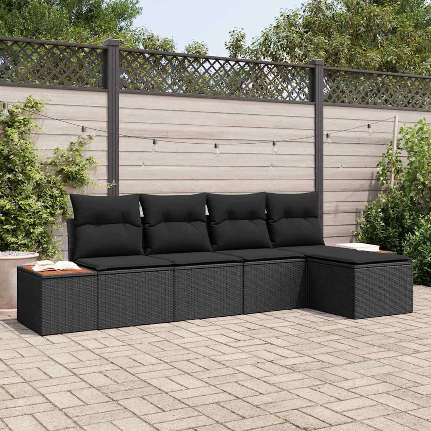 Schwarzes 5-teiliges vidaXL Garten-Sofa-Set aus Poly Rattan mit Kissen für Terrasse und Garten.