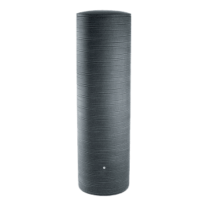 Schwarzer Arves Regenwassertank Novara 500 l mit horizontalen Rillen.