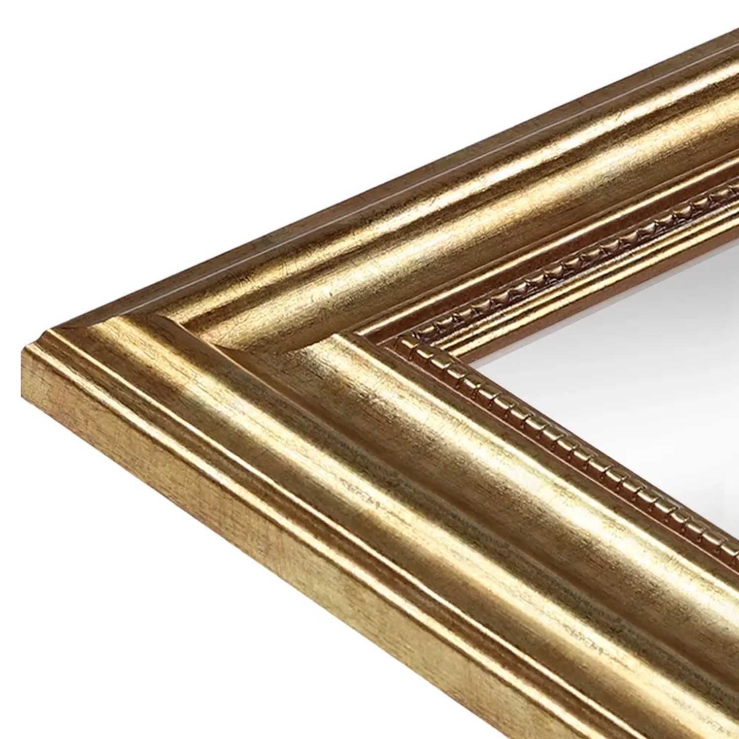 Detailansicht goldener Wandspiegel im Antik-Stil. Holzrahmen mit Spiegelglas.