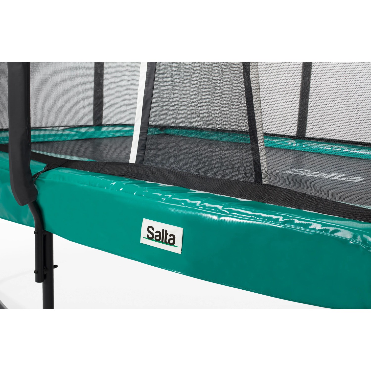 Detailansicht: Grünes Salta First Class Gartentrampolin mit Sicherheitsnetz.