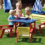 Mehrfarbige Kindersitzgarnitur (4-teilig) von Dobar mit Tisch, Stühlen und Bank im Garten.