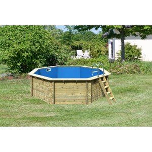 Karibu Pool 2 A KDI Holzpool mit Leiter und blauer Innenfolie im Garten.