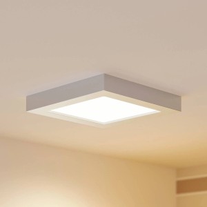 Quadratische PRIOS LED Deckenleuchte Alette in Alu, geeignet für Feuchträume wie Badezimmer.