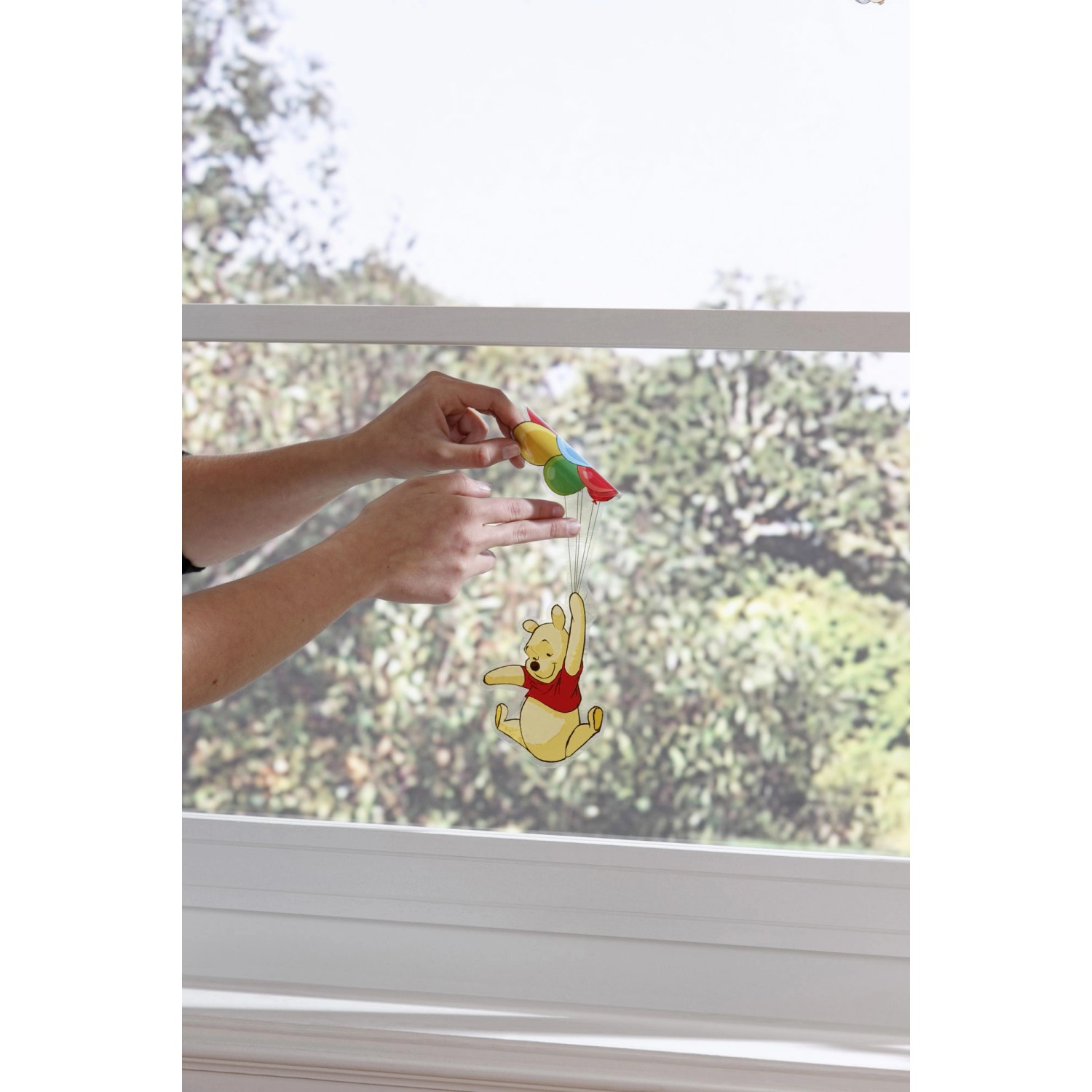 Komar Fenstersticker Winnie The Pooh, selbstklebend und ablösbar, am Fenster.