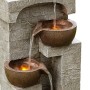 4-stufiger Gartenbrunnen mit LED-Beleuchtung, solarbetrieben, aus Polyresin in Steinoptik.