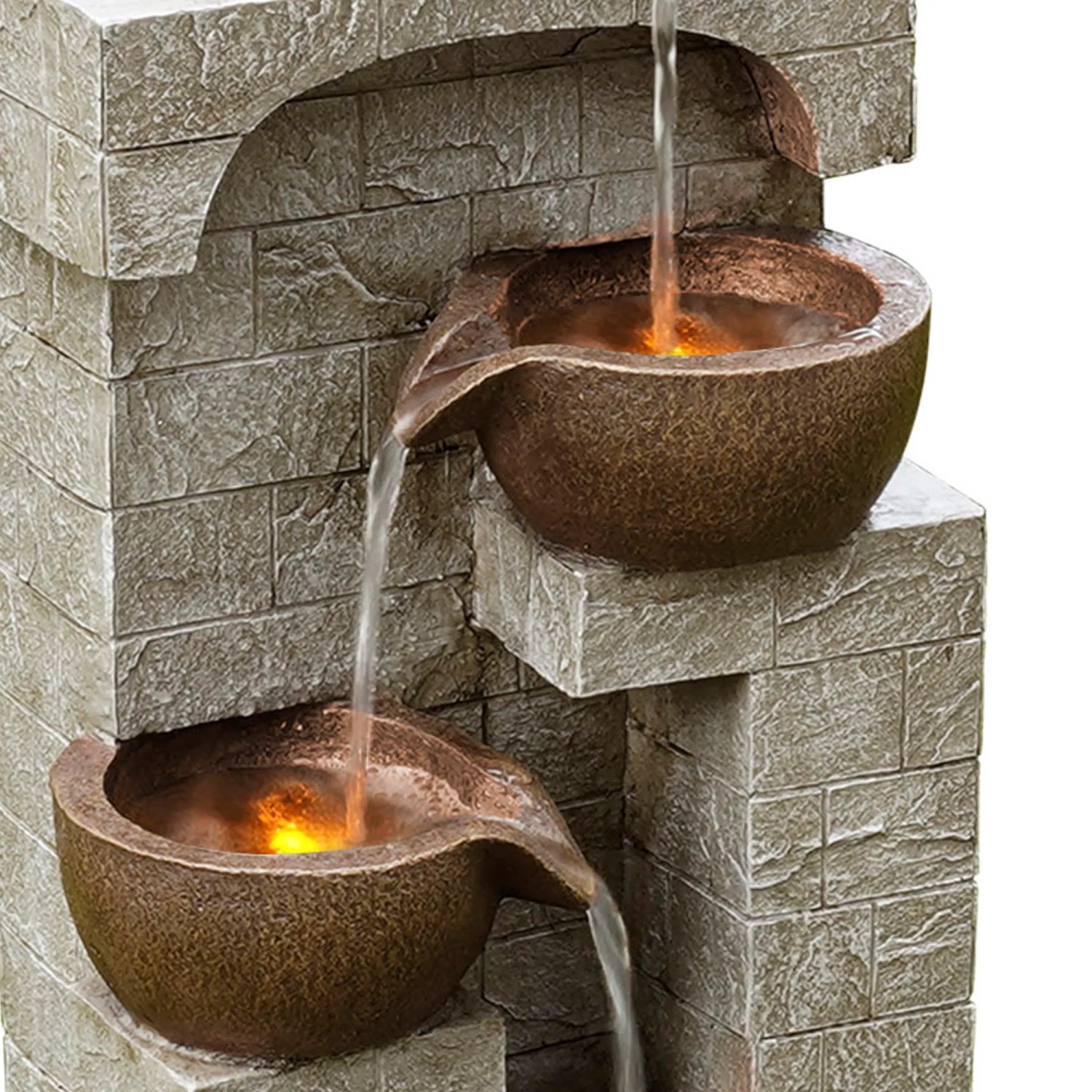 4-stufiger Gartenbrunnen mit LED-Beleuchtung, solarbetrieben, aus Polyresin in Steinoptik.