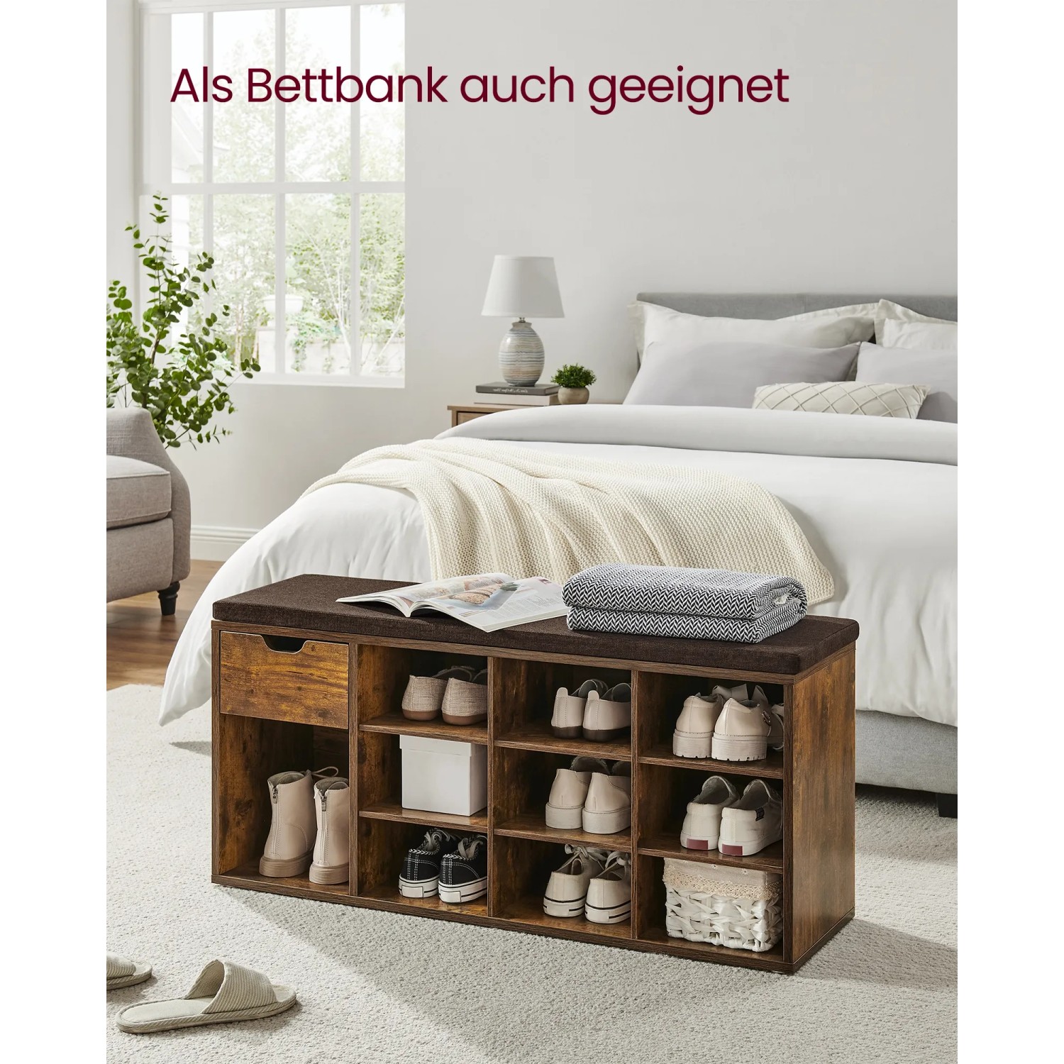 Vintagebraune Vasagle Schuhbank (104 cm) mit Schublade und Schuhfächern im Schlafzimmer.