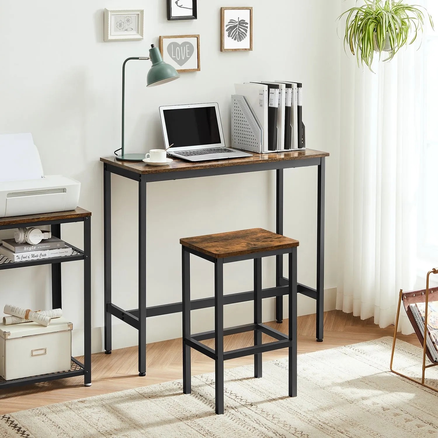 Vasagle Stehtisch-Set mit 2 Hockern in Braun und Schwarz. Bartisch-Set mit Tisch und Hockern.