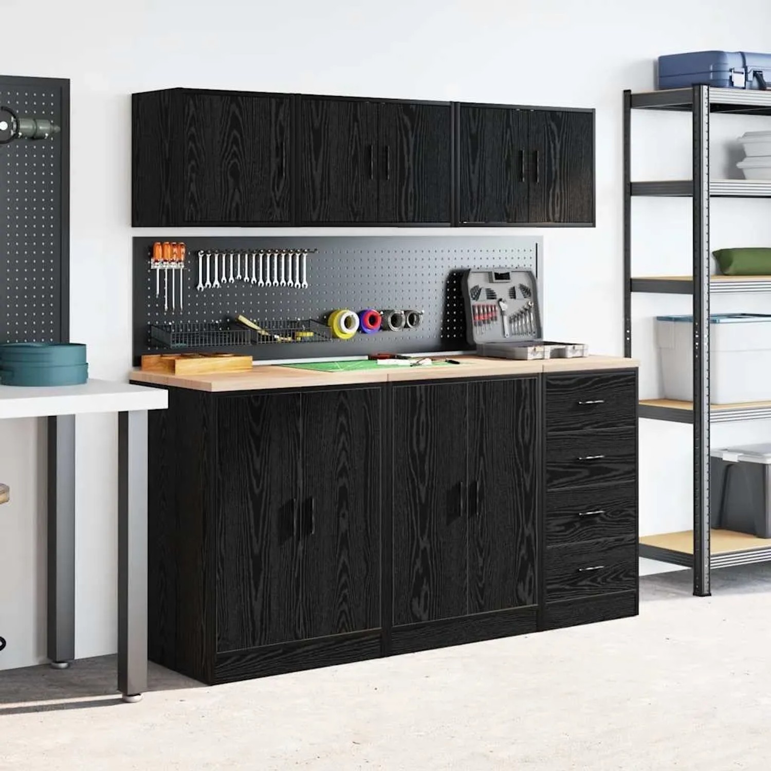 Schwarzer vidaXL Garagen-Wandschrank aus Holzwerkstoff, Teil einer Werkstatteinrichtung.