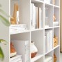 Weißes Vasagle Bücherregal mit 6 Fächern, gefüllt mit Büchern und Dekoration.