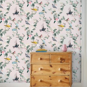 Joules Vliestapete Handford Garden Birds: Mehrfarbige Fototapete mit Vögeln und Blüten auf antikem Crème-Hintergrund.