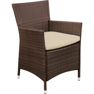 Brauner Gartensessel Davenport aus Polyrattan mit beigem Sitzkissen.