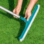 Bestway Flowclear Poolbürste mit Teleskopstange zum Reinigen des Pools.
