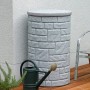 Arves Regentonne Arcado 230 l in Granit-Optik mit Gießkanne im Garten.