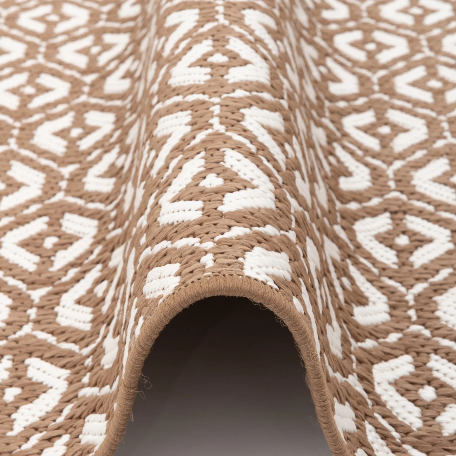 Beiger Snapstyle In- und Outdoor Teppich Cape Cod, 100x100 cm, mit geometrischem Muster.